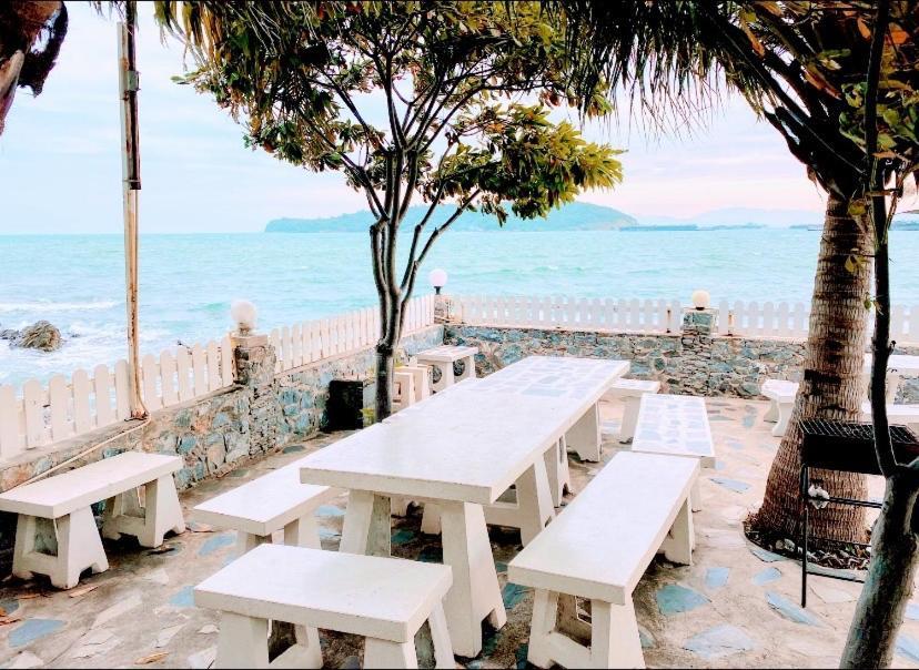 Rubtawan Sichang Resort Ko Si Chang Esterno foto