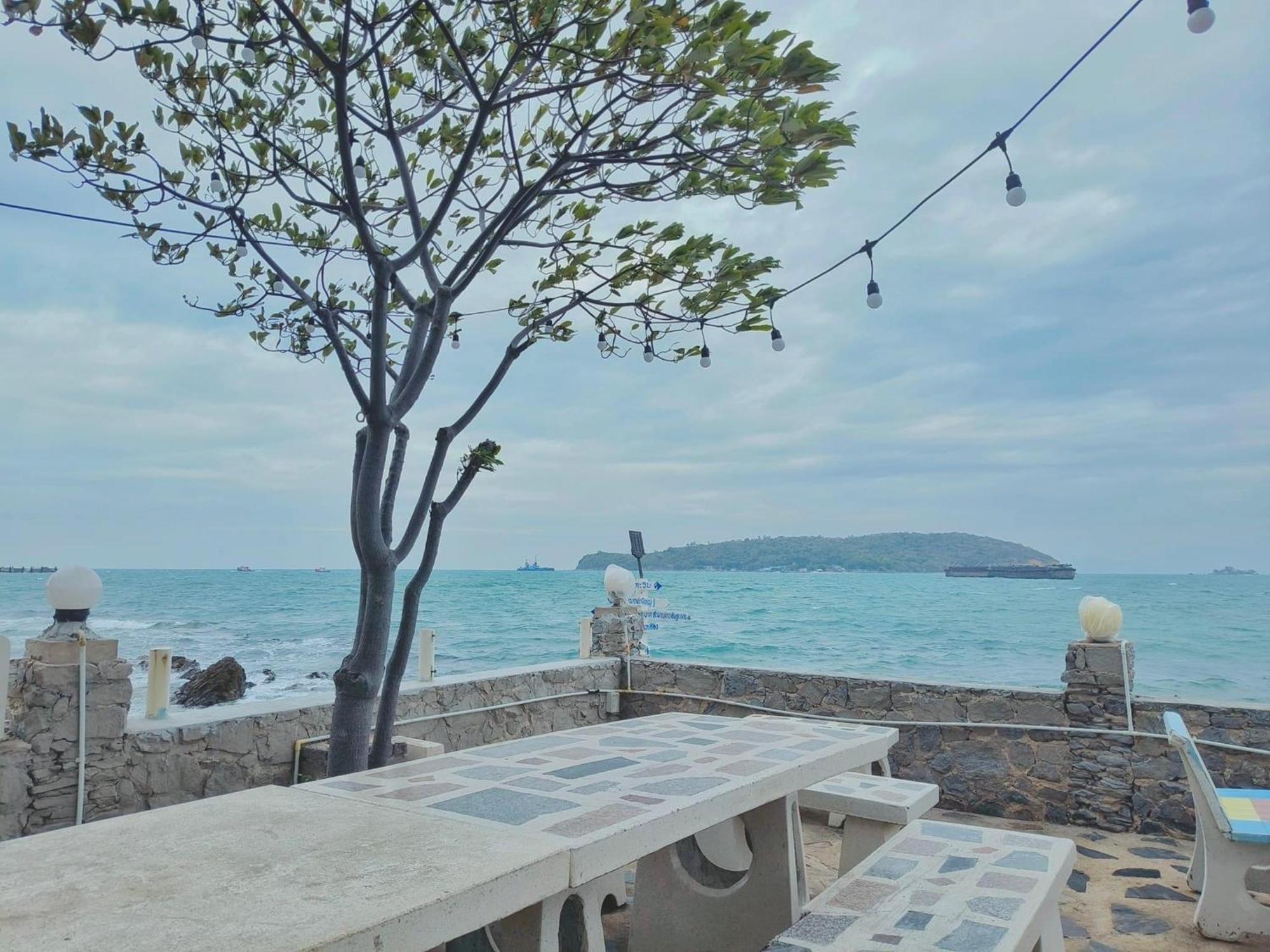Rubtawan Sichang Resort Ko Si Chang Esterno foto