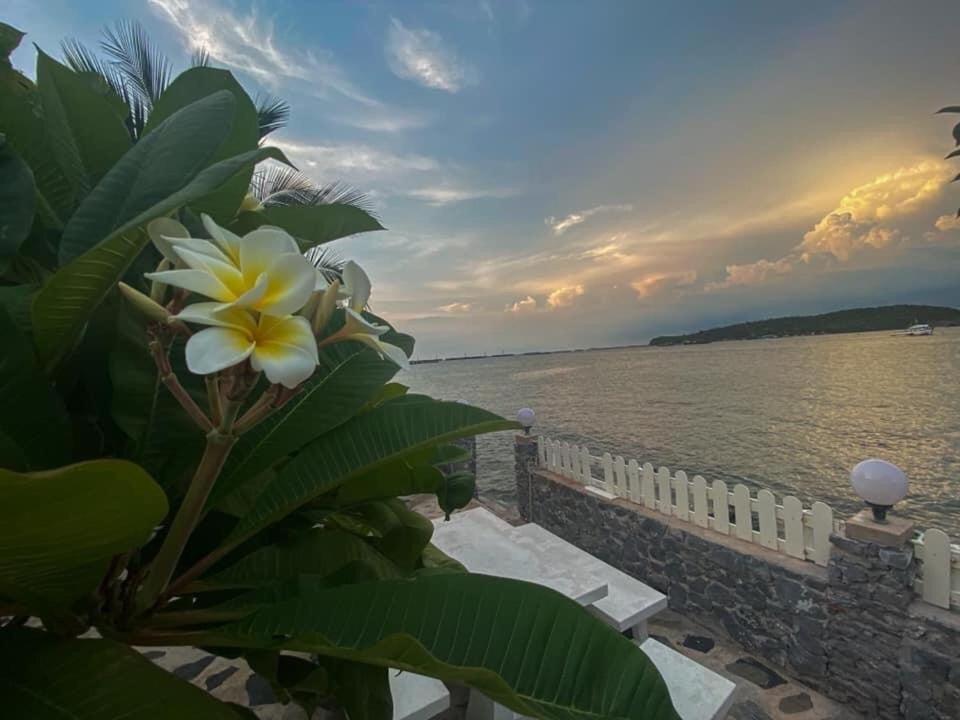 Rubtawan Sichang Resort Ko Si Chang Esterno foto