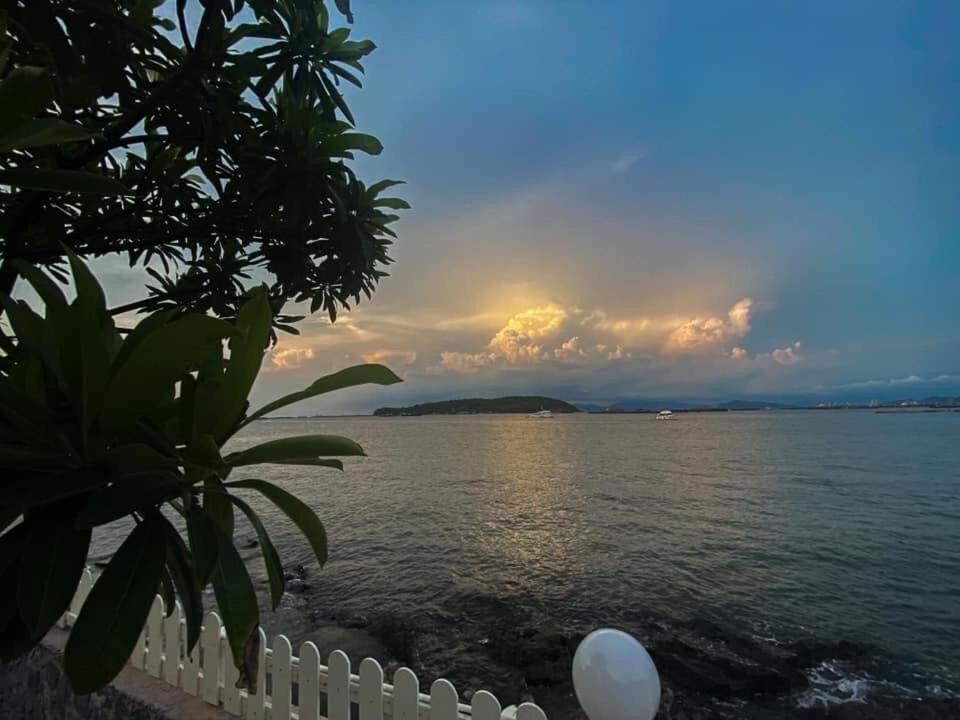 Rubtawan Sichang Resort Ko Si Chang Esterno foto