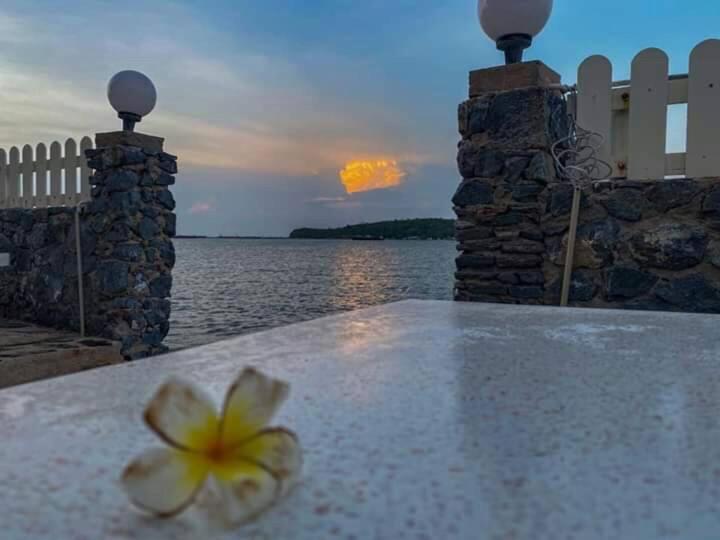 Rubtawan Sichang Resort Ko Si Chang Esterno foto