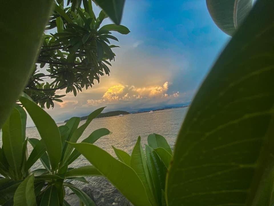 Rubtawan Sichang Resort Ko Si Chang Esterno foto