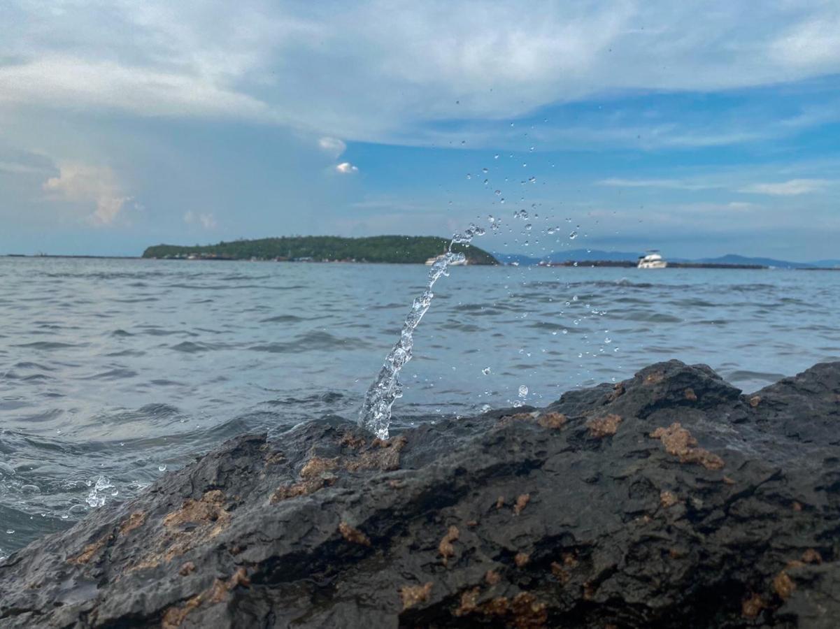 Rubtawan Sichang Resort Ko Si Chang Esterno foto